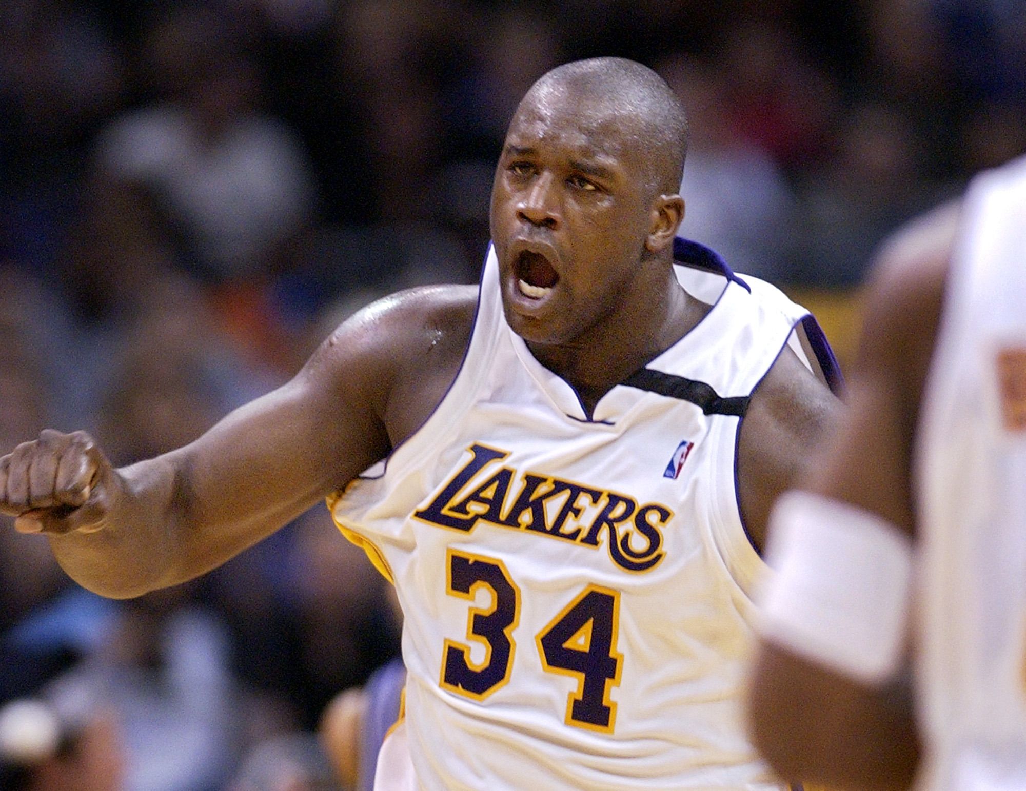 皇家马德里 - 曼城：冠军联赛第六轮巅峰对决，谁将掌控局势？（欧冠第六轮焦点之战：皇马迎战曼城，谁能主宰赛场？）