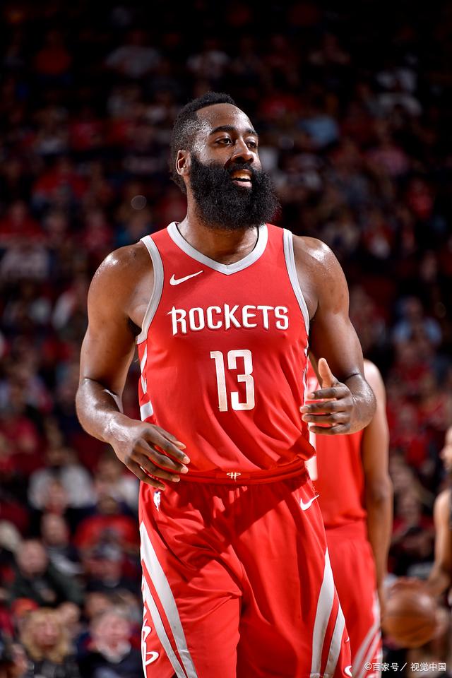 球星连续进球，引领全队节奏（球星连场破门，掌控全队节奏）