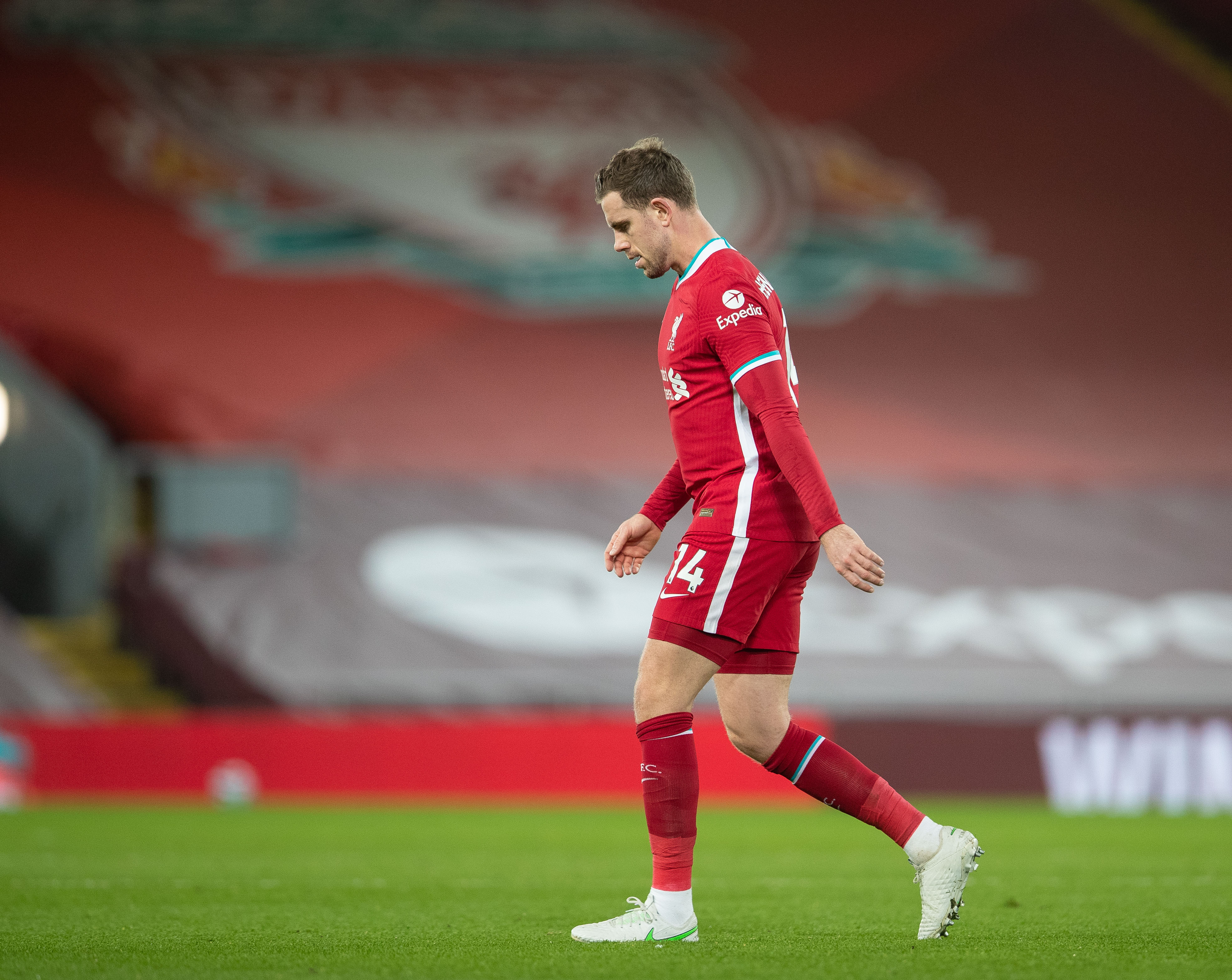 中超比赛亮点：上海海港2-1取胜山东泰山,（中超焦点战：上海海港2比1击败山东泰山）