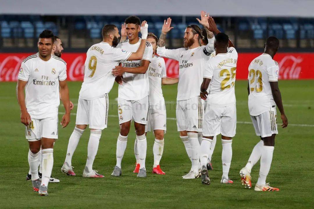 球队战术执行高效，连胜势头不减