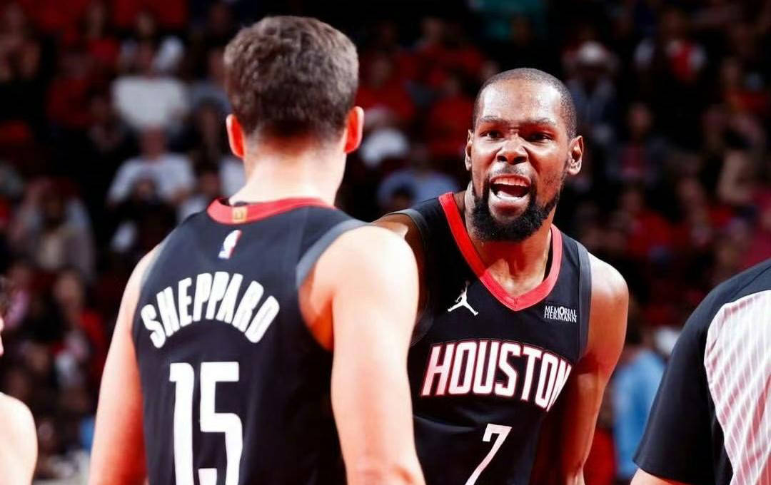 波兰主帅：要帮扎莱夫斯基找回状态；我觉得莱万还没决定未来（波兰主帅：将助扎莱夫斯基重回正轨；称莱万尚未决定未来）