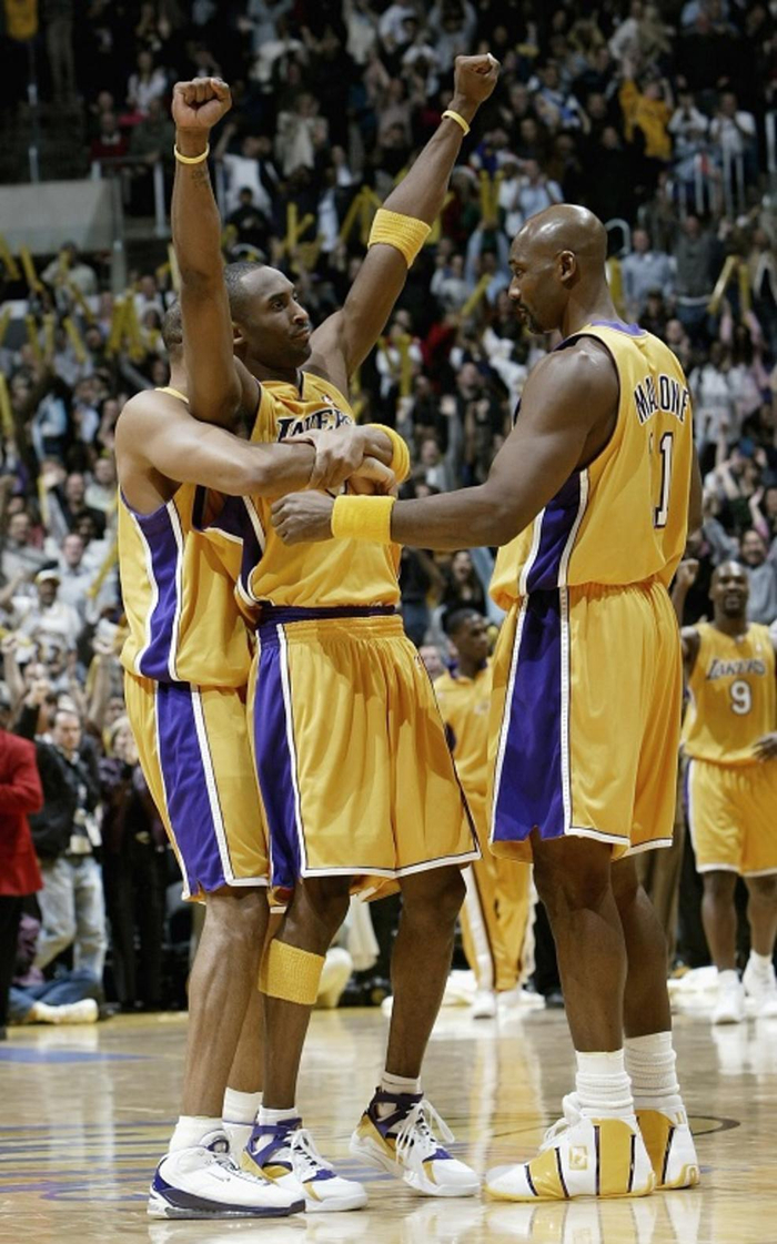 小佩顿第二节6中6独砍12分，带领勇士反超比分（小佩顿次节6投全中轰12分，助勇士实现反超）