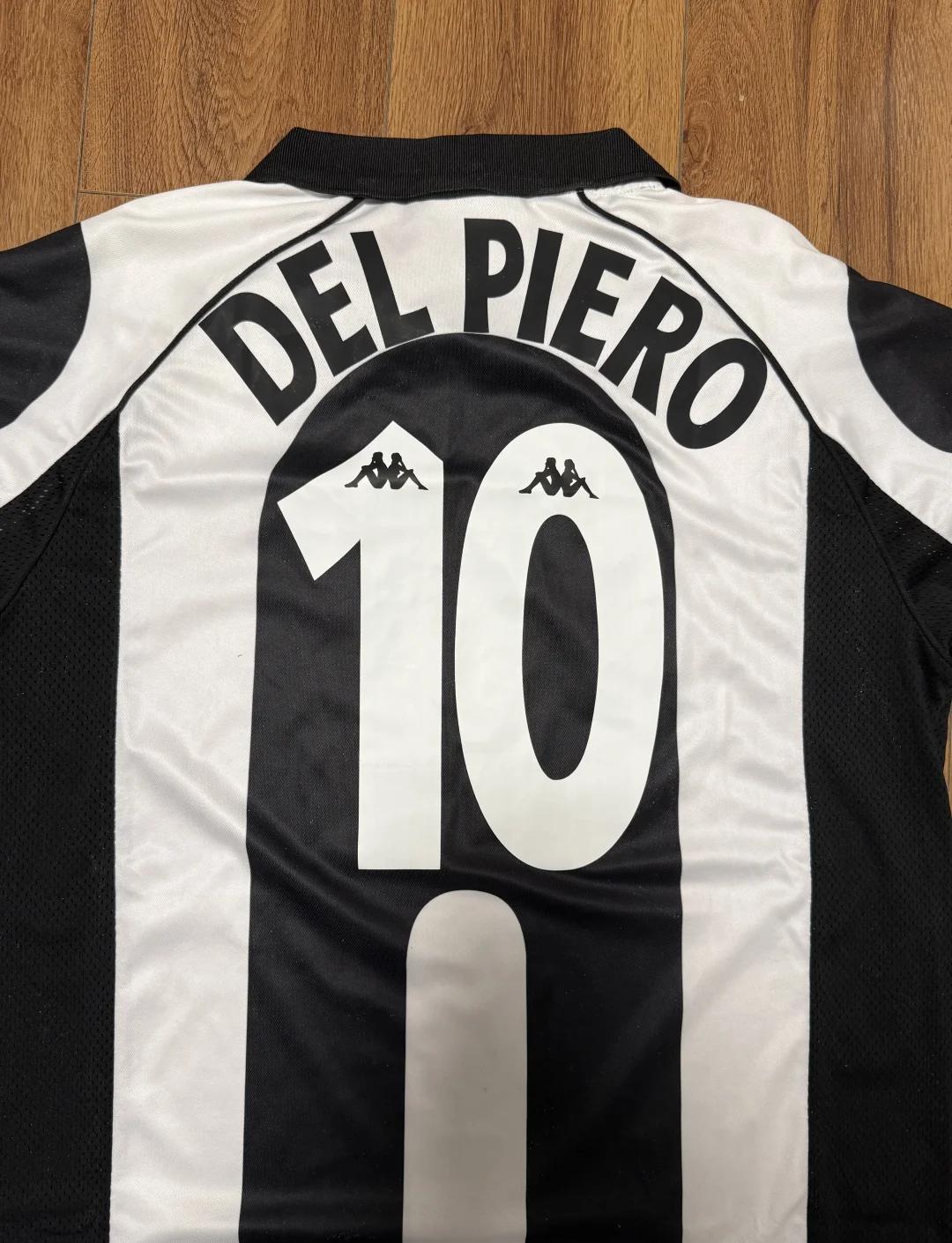 欧冠积分榜分析：小组晋级形势紧张,（欧冠形势解读：小组出线争夺白热化）