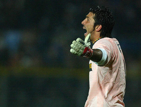 斯内德：姆巴佩会赢得2026年金球奖；没有人效力皇马时想离开（斯内德：看好姆巴佩2026夺金球；在皇马时无人想离开）