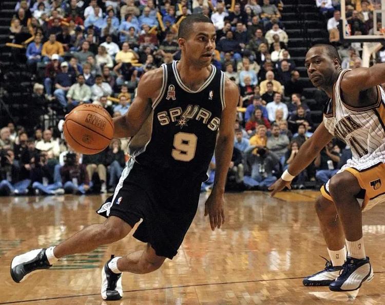 日媒：J2甲府风林45岁后卫山本英臣出轨球队死忠球迷妻子（日媒称：甲府风林45岁后卫山本英臣被曝与球队铁杆球迷之妻婚外情）