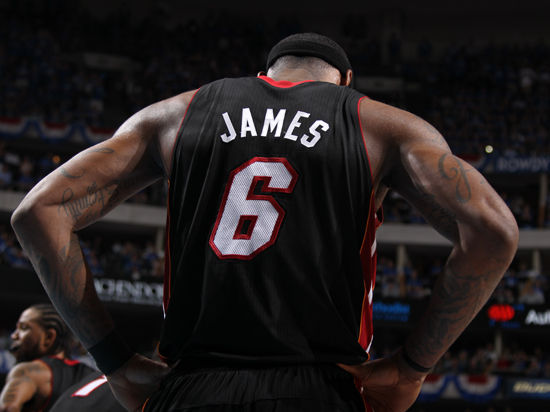 澳超战报：桑托斯破门被吹，麦克阿瑟FC 0-0墨尔本胜利（澳超赛况：桑托斯进球被判无效，麦克阿瑟FC与墨尔本胜利0-0握手言和）