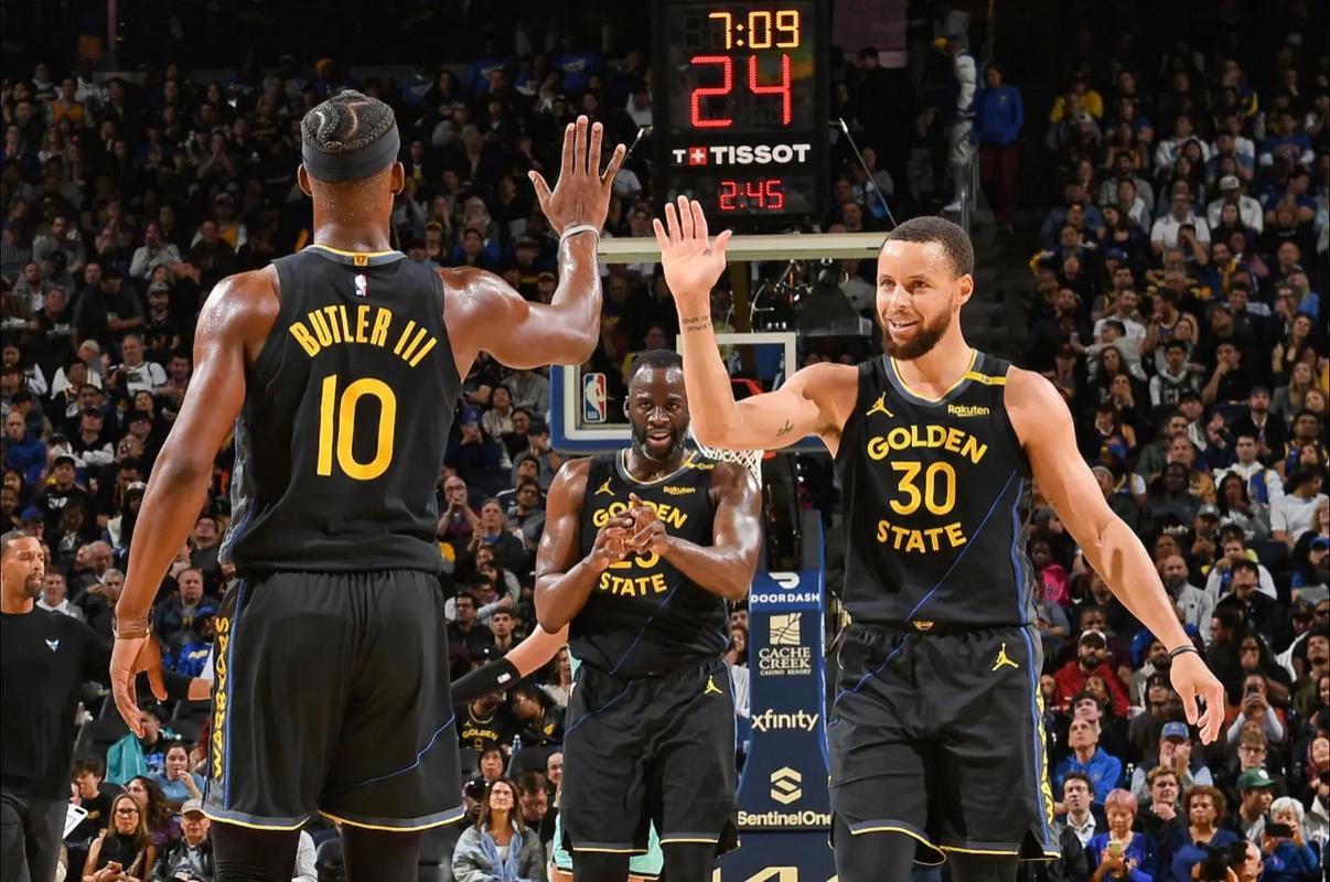 拜仁官方：将在对圣保利赛前为金斯利-科曼举办告别仪式（拜仁官宣：对阵圣保利赛前将为金斯利-科曼举行告别仪式）