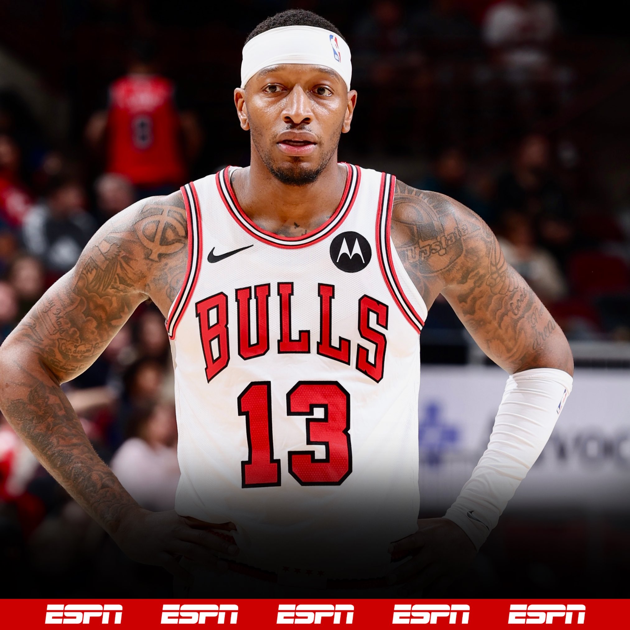 ATP年终总决赛：阿尔卡拉斯2-1逆转，基本锁定出线权，辛纳急了！（ATP年终总决赛：阿尔卡拉斯2-1翻盘，出线几乎锁定，辛纳显得着急）