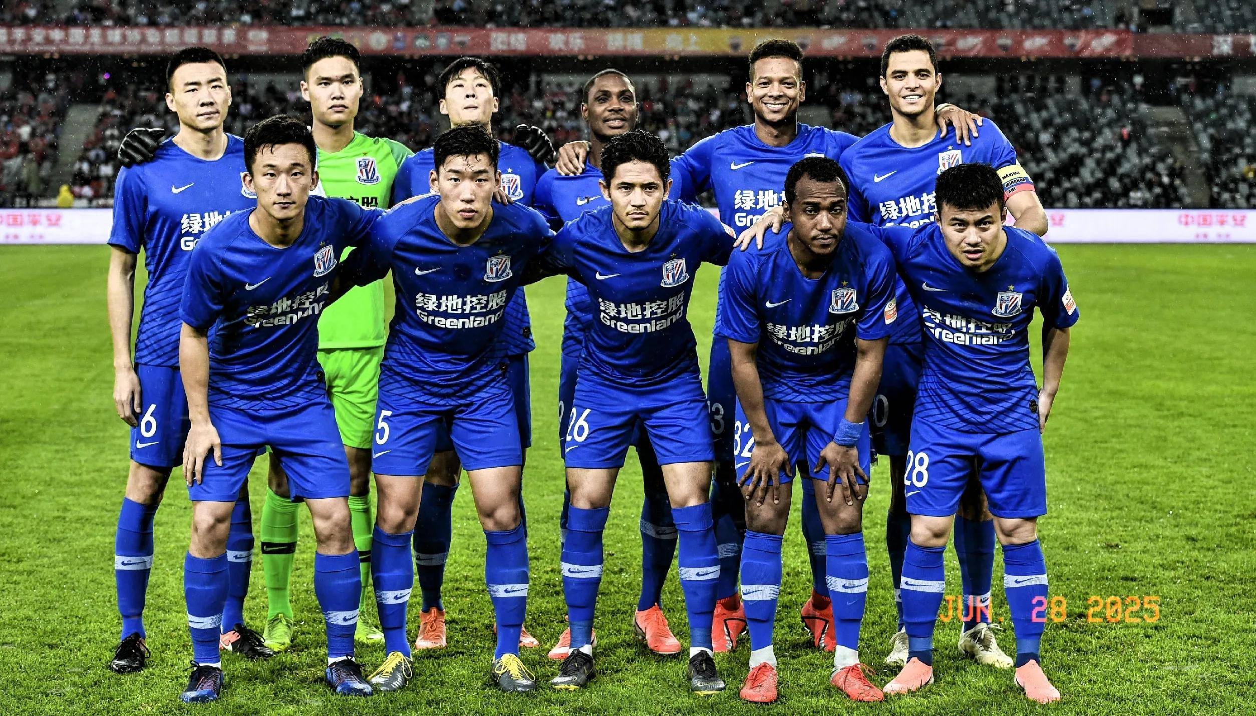 曼联对阵埃弗顿豪取42胜，太妃糖本赛季平均首发年龄最大（曼联对埃弗顿已取42场胜利，太妃糖本季首发平均年龄居首）