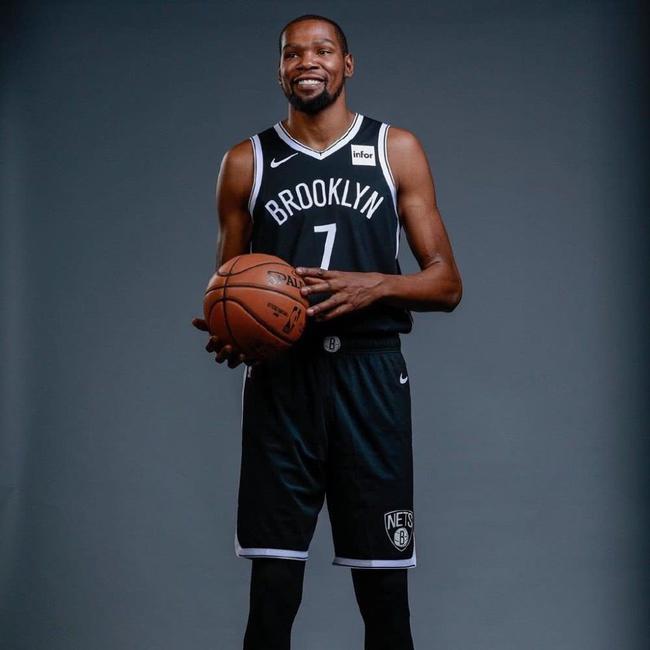 塞内加尔主帅：帕普-萨尔被撞了一下不太舒服，但不是大问题（塞内加尔主帅：帕普-萨尔遭遇碰撞略感不适，无大碍）