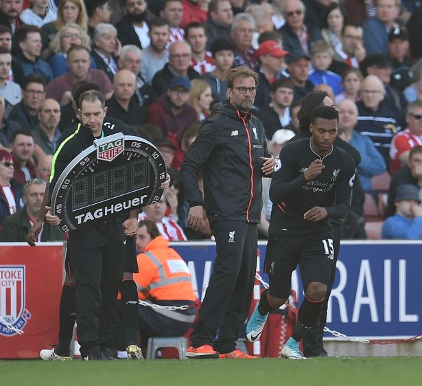 TA：贝隆因指示球员在赛前列队礼中背对对手被禁足6个月