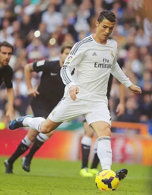 凯恩vs斯图加特全场数据：出战30分钟，射门4次进3球