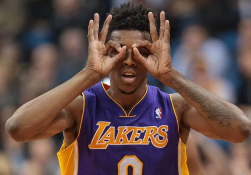 防守强度一上来整个比赛变了（防守升级，比赛面貌立刻改观）